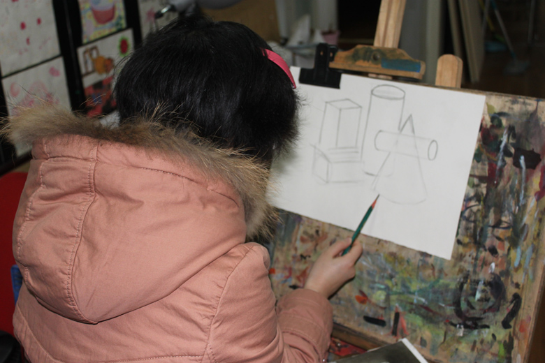 學(xué)博教育合肥室內(nèi)設(shè)計(jì)培訓(xùn)-同學(xué)們?cè)诋嬍揖毩?xí)畫畫 第 1 張